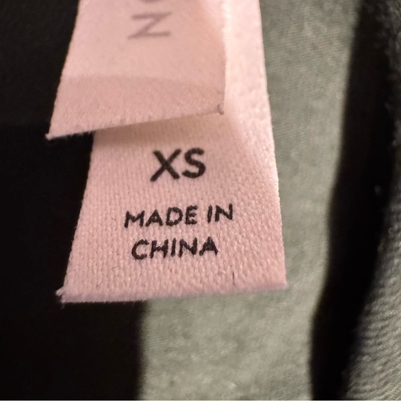 Babaton Aritzia VNeck contour Romper- Bodysuit Green Sleeveless Shorts XS - Picture 7 of 8